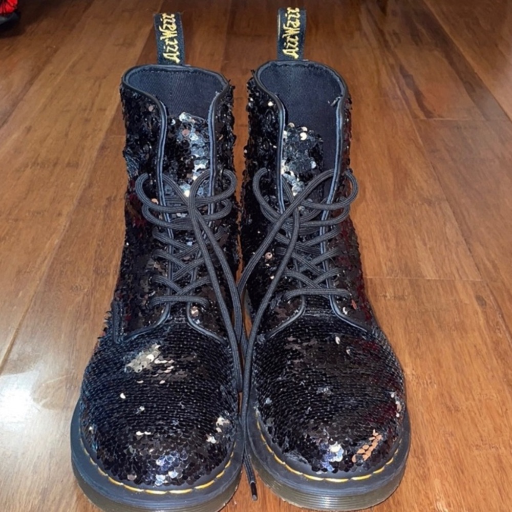 NEW W/O BOX Dr. Marten Pascal Sequin boot 1460